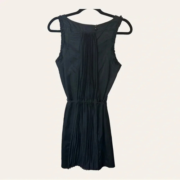 BANANA REPUBLIC MONOGRAM BLACK MINI DRESS SIZE 8 WITH PLEATS IN FRONT AND BACK - Picture 6 of 10